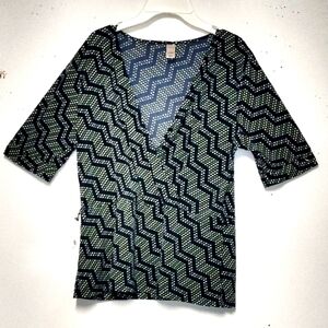 Merona women's top stretchy cropped V-neck short sleeve Size: L